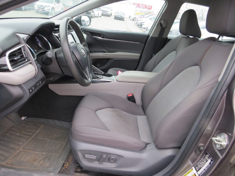 2018 Toyota Camry L photo 4