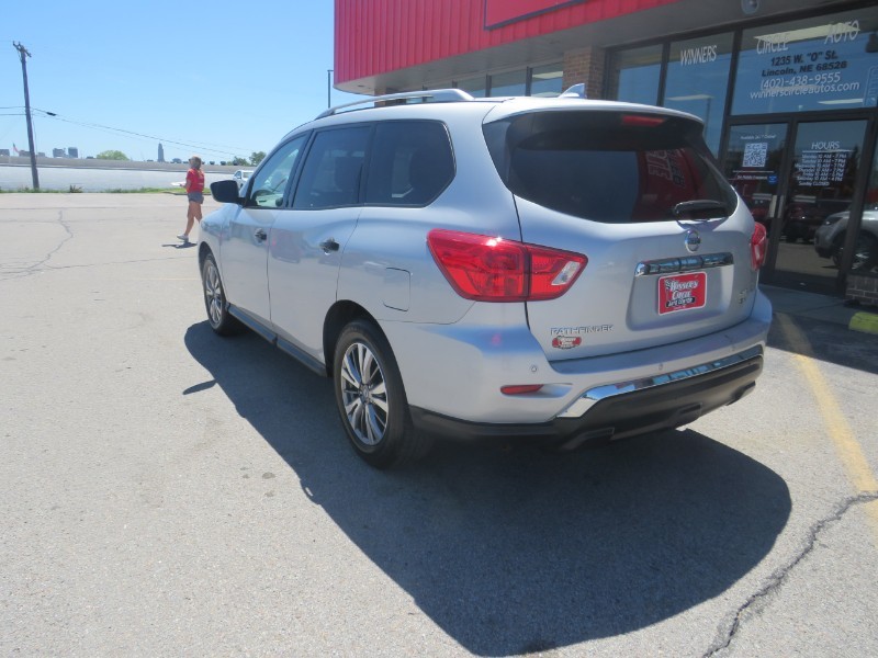 2019 Nissan Pathfinder SV - Photo 2