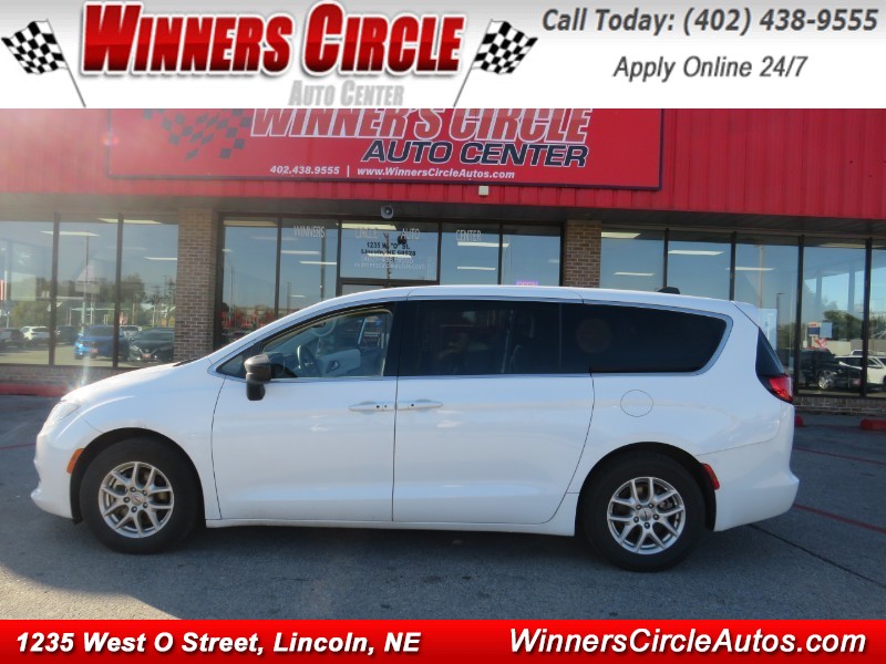 2024 Chrysler Voyager LX