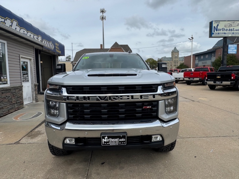 2021 Chevrolet Silverado 2500HD LT photo 2