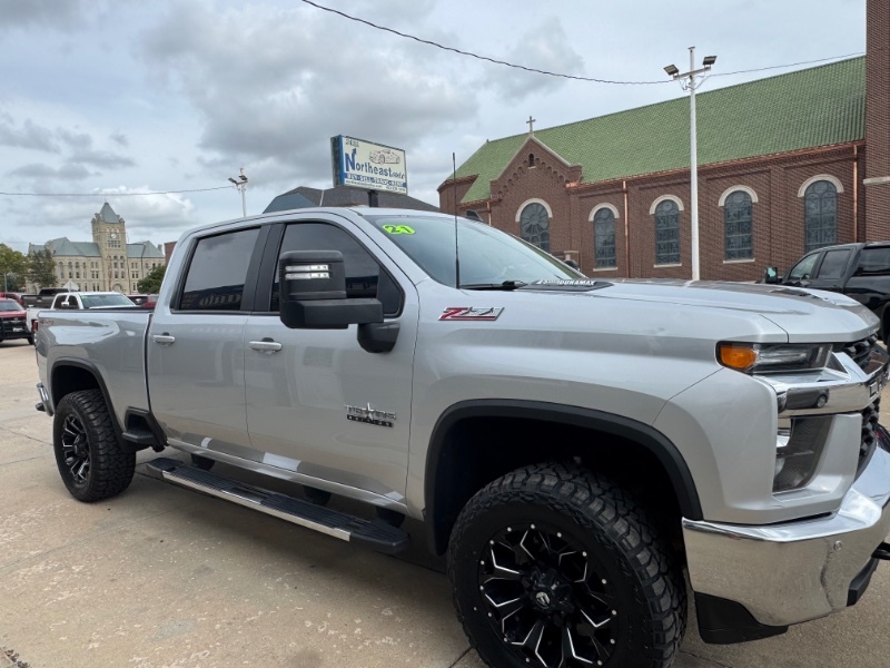 2021 Chevrolet Silverado 2500HD LT photo 3